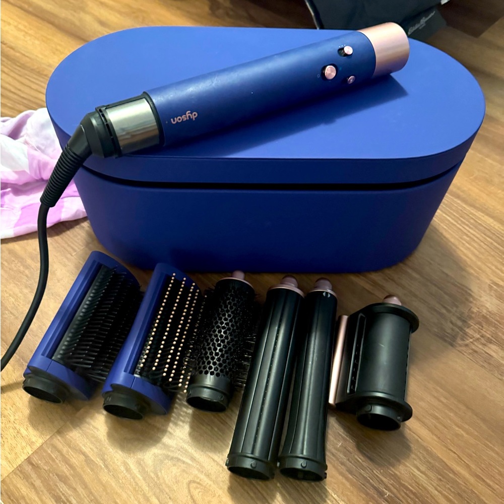 Dyson Airwrap w/ all tools and case